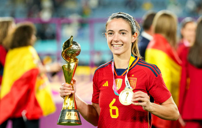 Aitana Bonmatí WWC Trophy