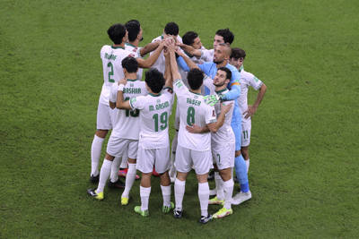 Iraq Players Huddle