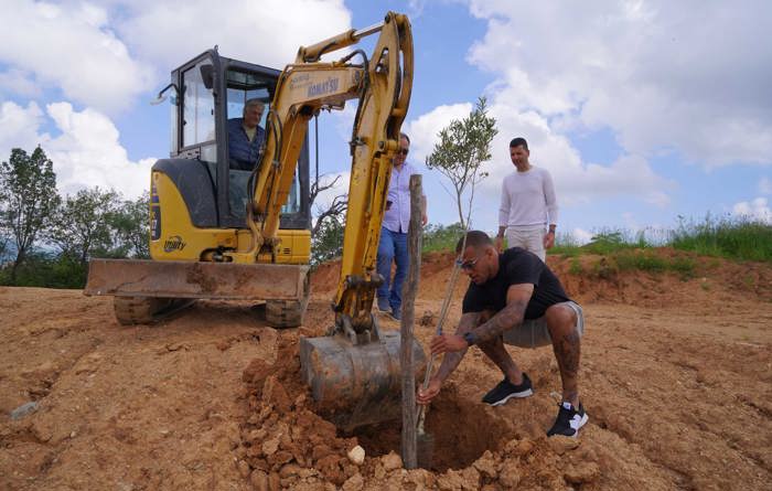 William Troost Ekong Farm 2