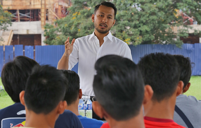 Izham TALKING 2 1100