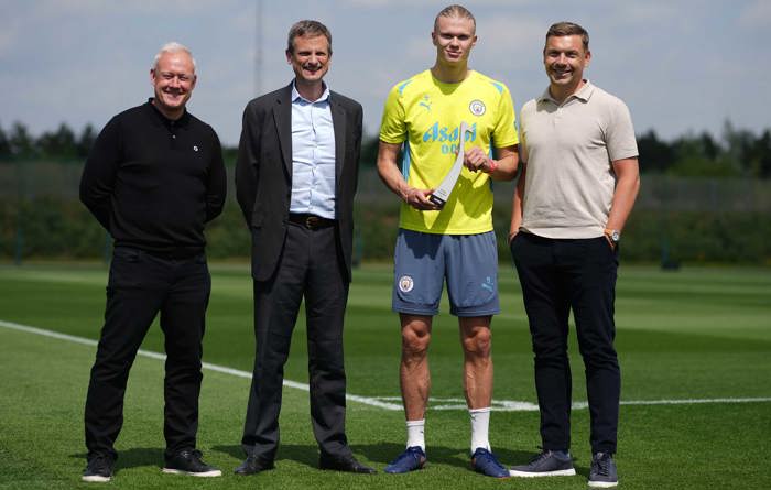 Erling Haaland W11 Trophy